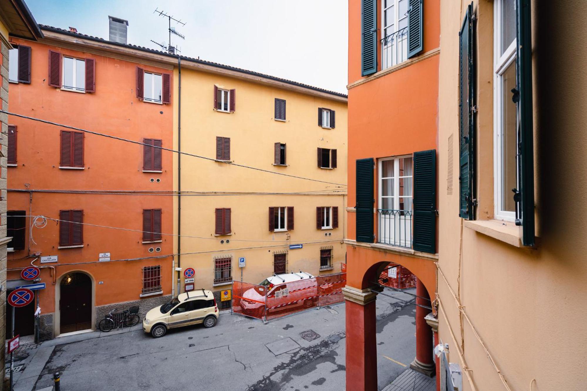 Palazzo Rialto Antique Apartment Bologna Bagian luar foto