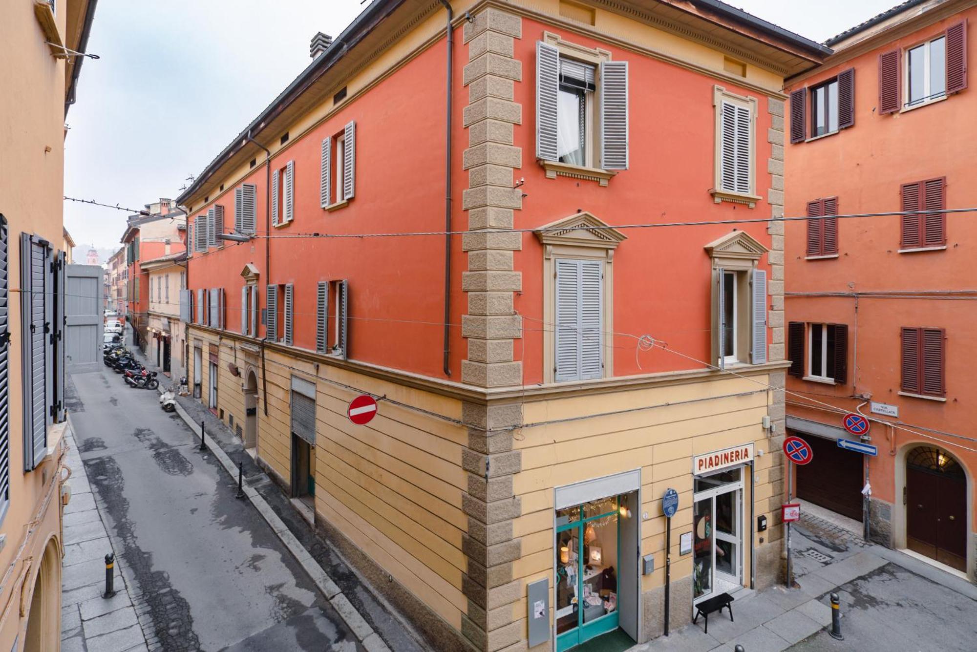 Palazzo Rialto Antique Apartment Bologna Bagian luar foto